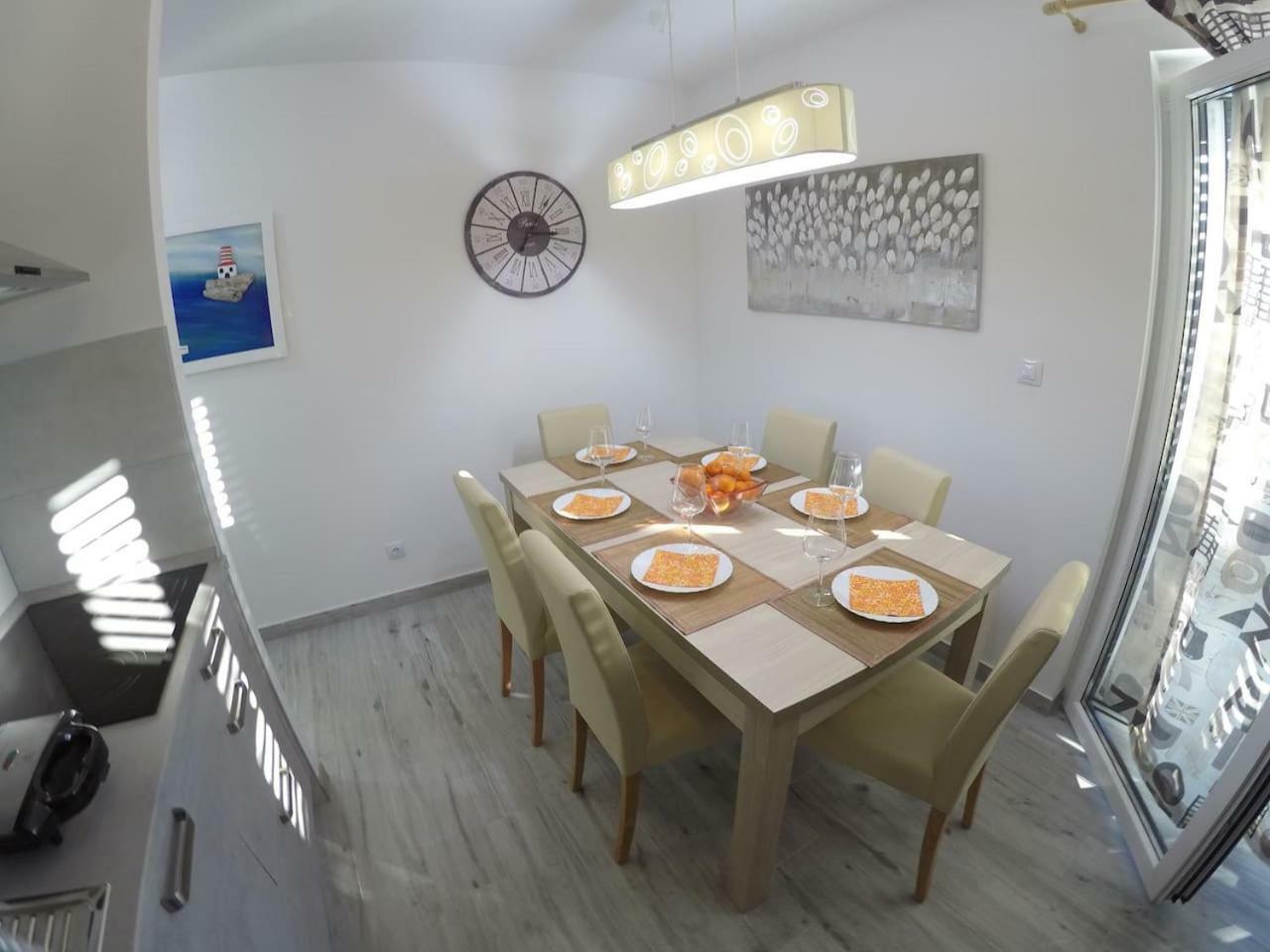 The Globetrotter'S Residence Kaštel Novi Kültér fotó