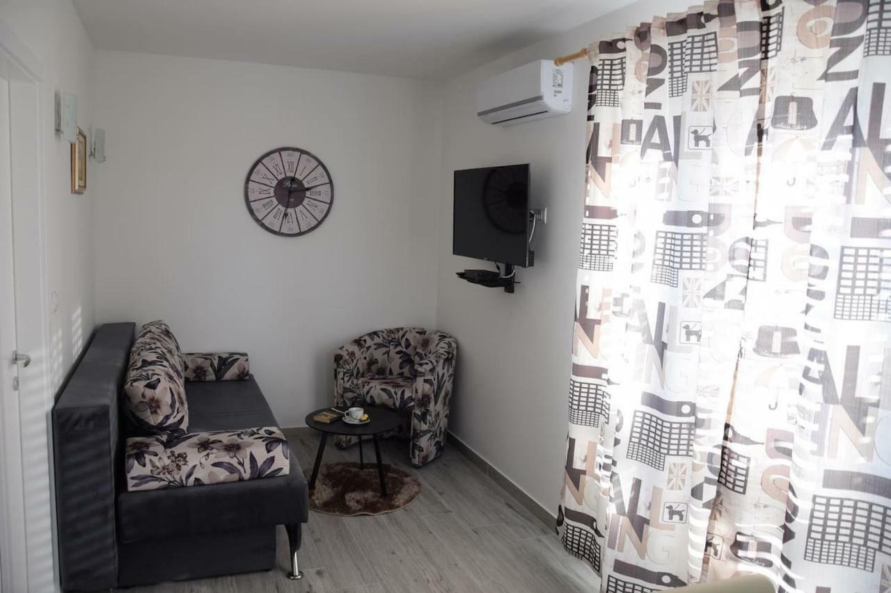 The Globetrotter'S Residence Kaštel Novi Kültér fotó