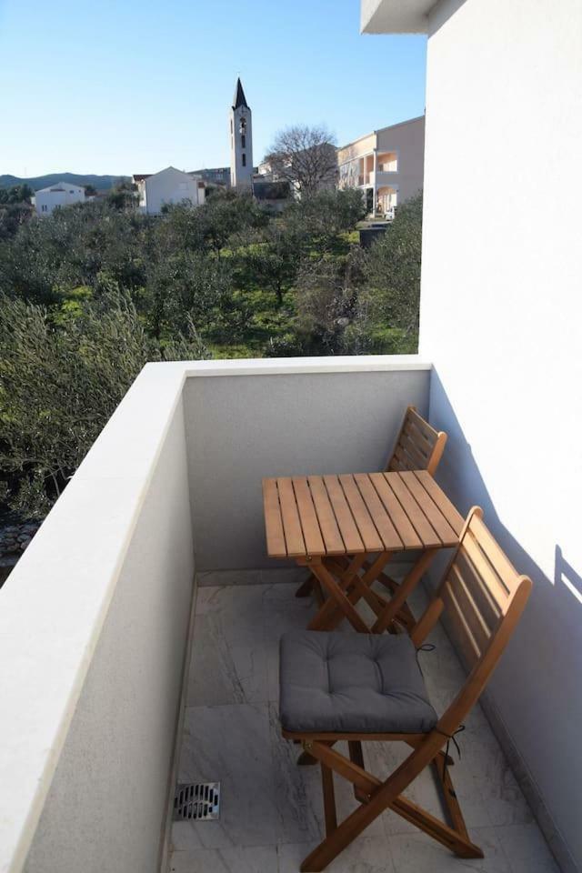 The Globetrotter'S Residence Kaštel Novi Kültér fotó