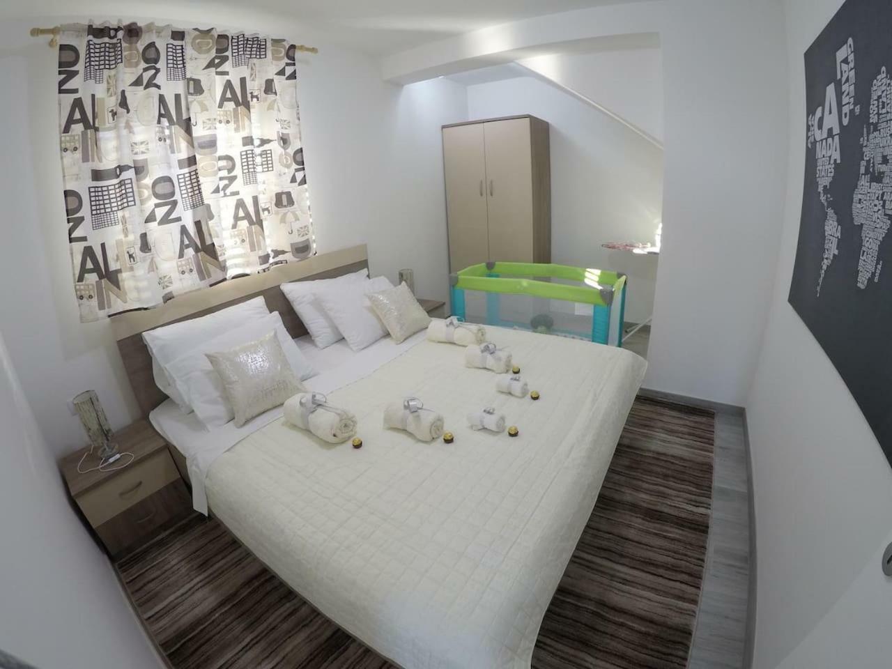 The Globetrotter'S Residence Kaštel Novi Kültér fotó