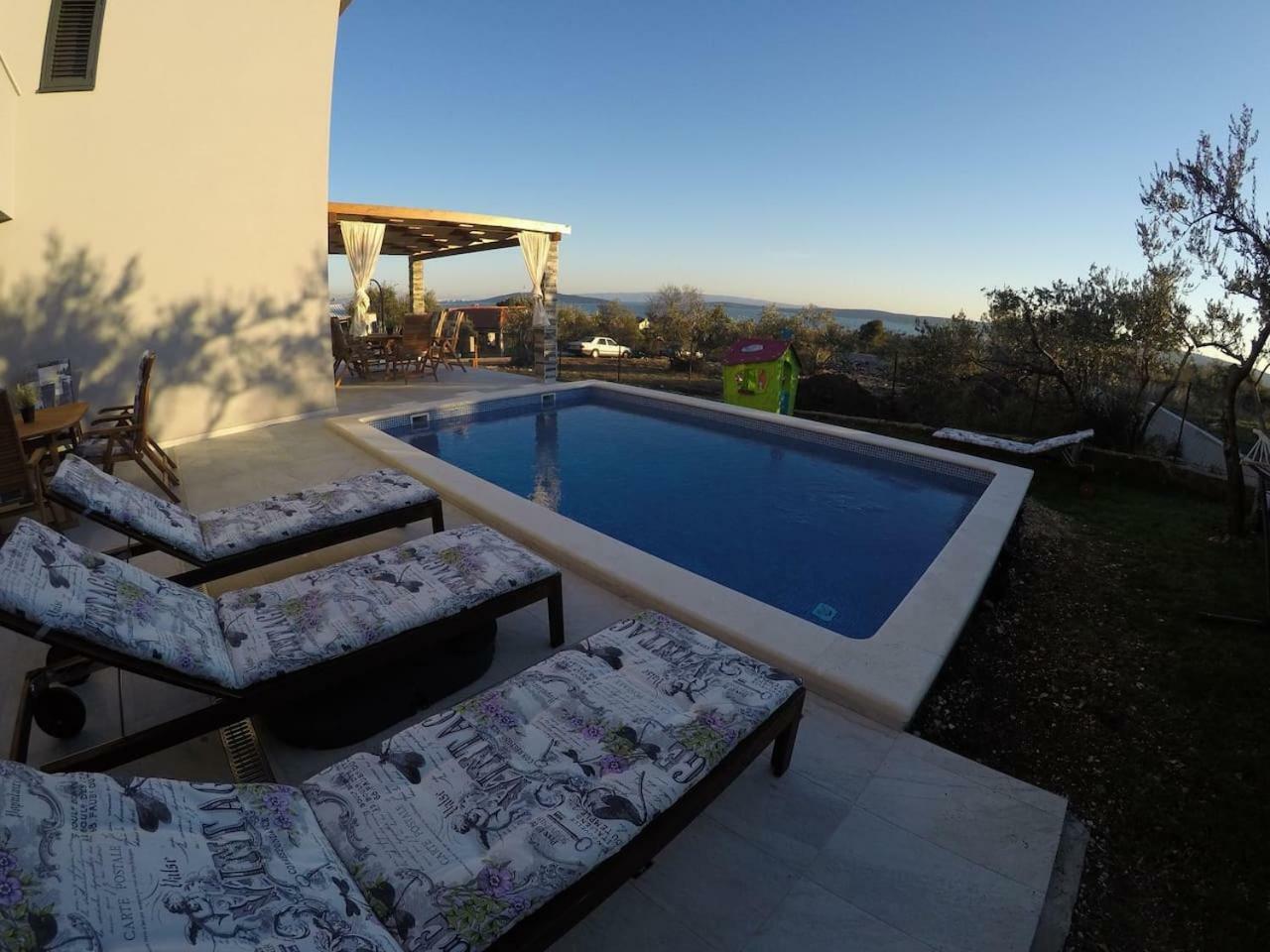 The Globetrotter'S Residence Kaštel Novi Kültér fotó